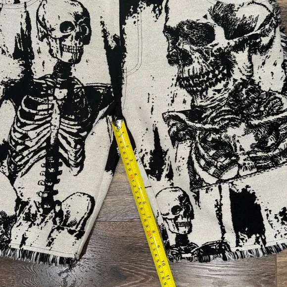RARE🖤Rebel Vengeance Black and White Tapestry Skeleton Shorts Size 36💀LIKE NEW - Picture 9 of 9